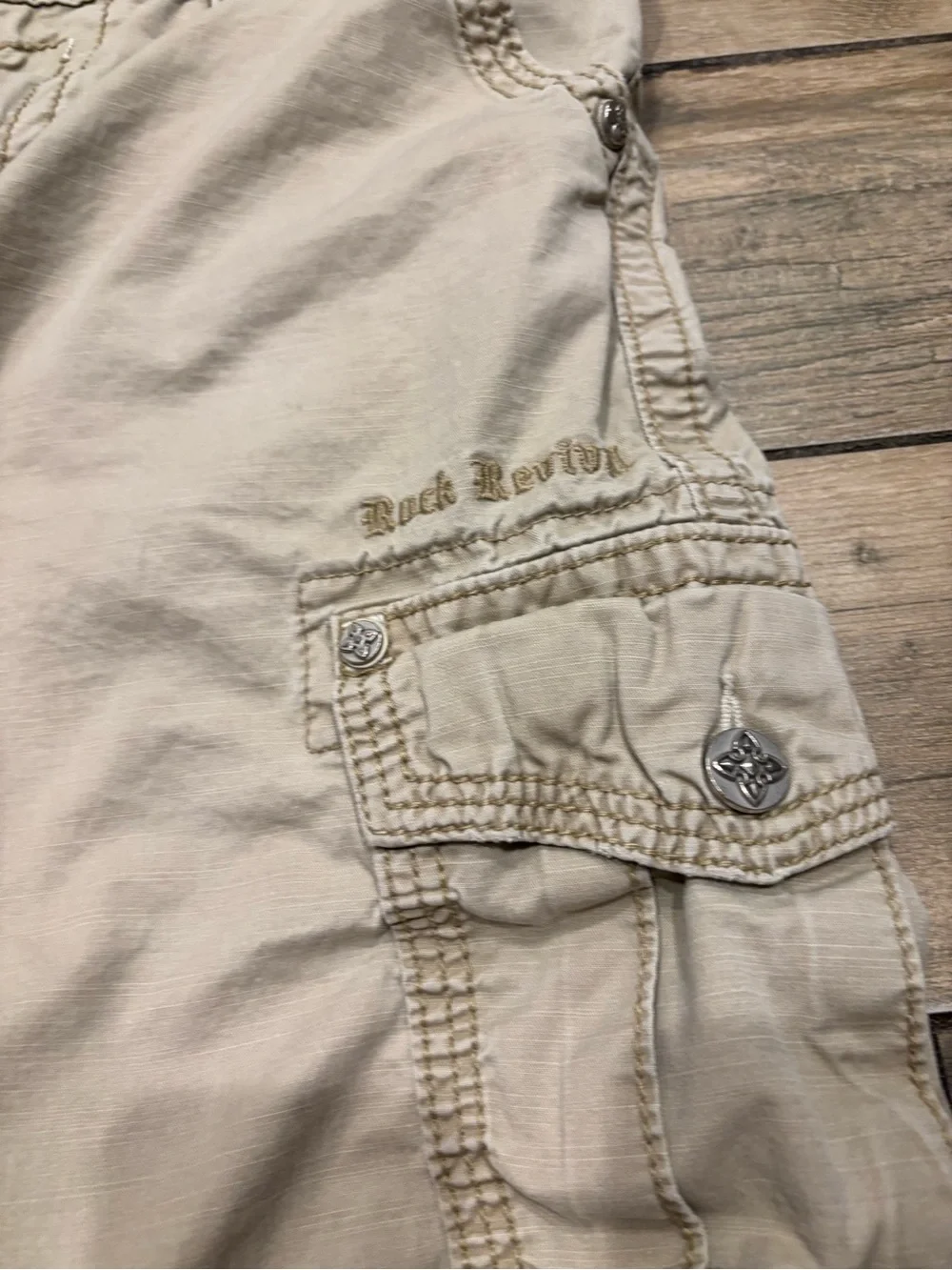 Rock Revival Mens Size 36x13 Beige Tan Embroidered Fleur De Lis Cargo Shorts